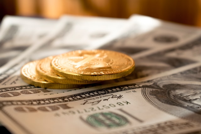 Bitcoin Fällt Zurück, Während Gold Und Aktien In Den letzten 30 Tagen In Die Höhe Schnellen