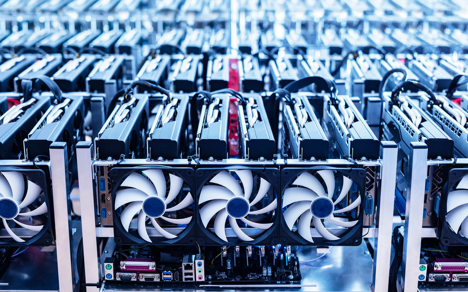 Bitcoin Hash-Rate schlägt 8-monatigen Tiefstand als chinesische Miner herunterfahren
