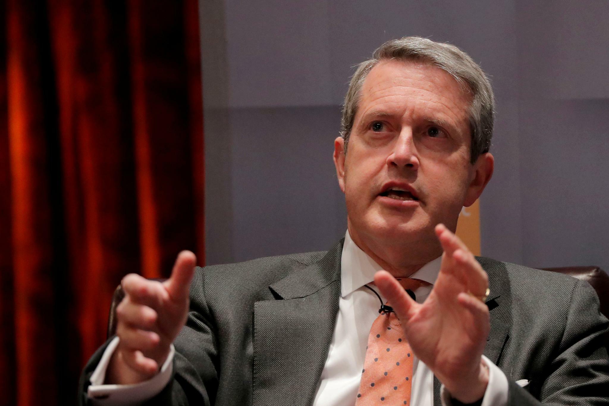 Quarles argumentiert, dass Stablecoins “eingeschränkt” werden sollten